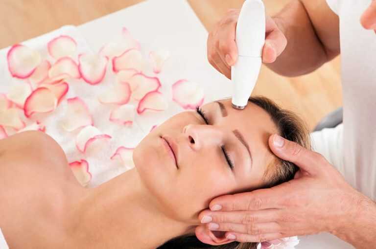 How Does Microdermabrasion Work? What Does It Do For Your Skin?
